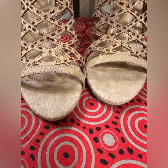 Classic Cage Gold Heels - Picture 12 of 14